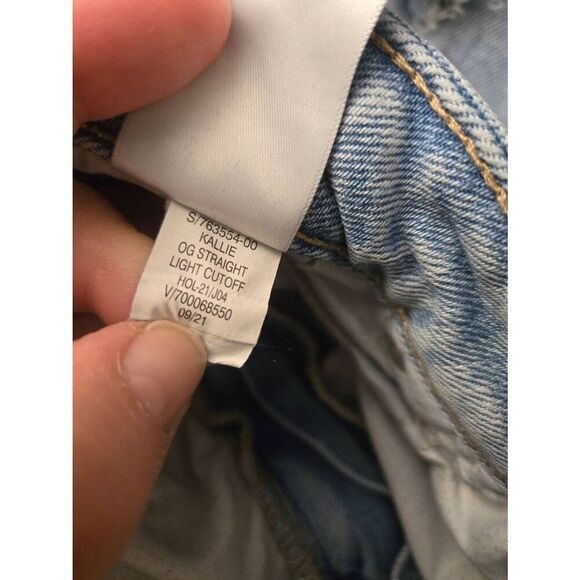 Old Navy OG Straight Women's Size 18 Light Blue Distressed Cut Off Jeans - Picture 6 of 6